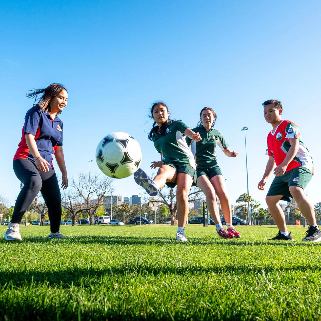今日湖人对阵勇士詹姆斯和八村里出场状态为出战成疑.